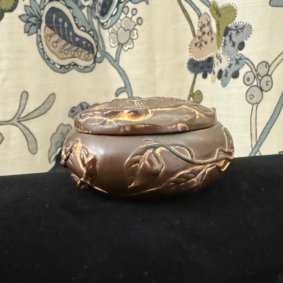 Antique Rogers Art Nouveau Butterfly Design Gilded
Bronze Hinged Trinket Box 858 - Picture 10 of 12